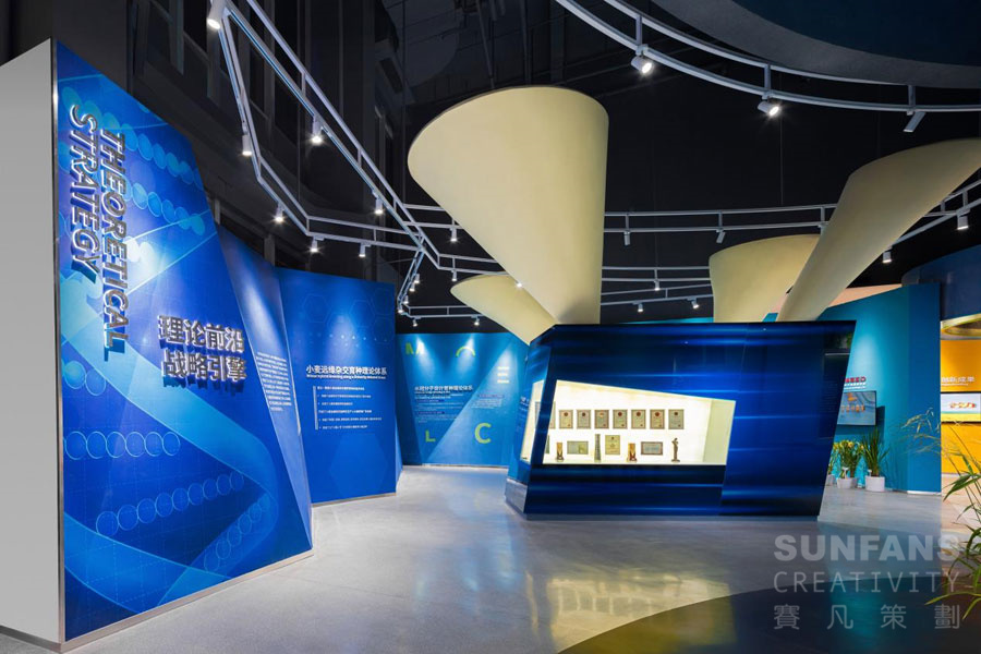 展廳設(shè)計中墻面的處理方法，這一點很贊，結(jié)實好用